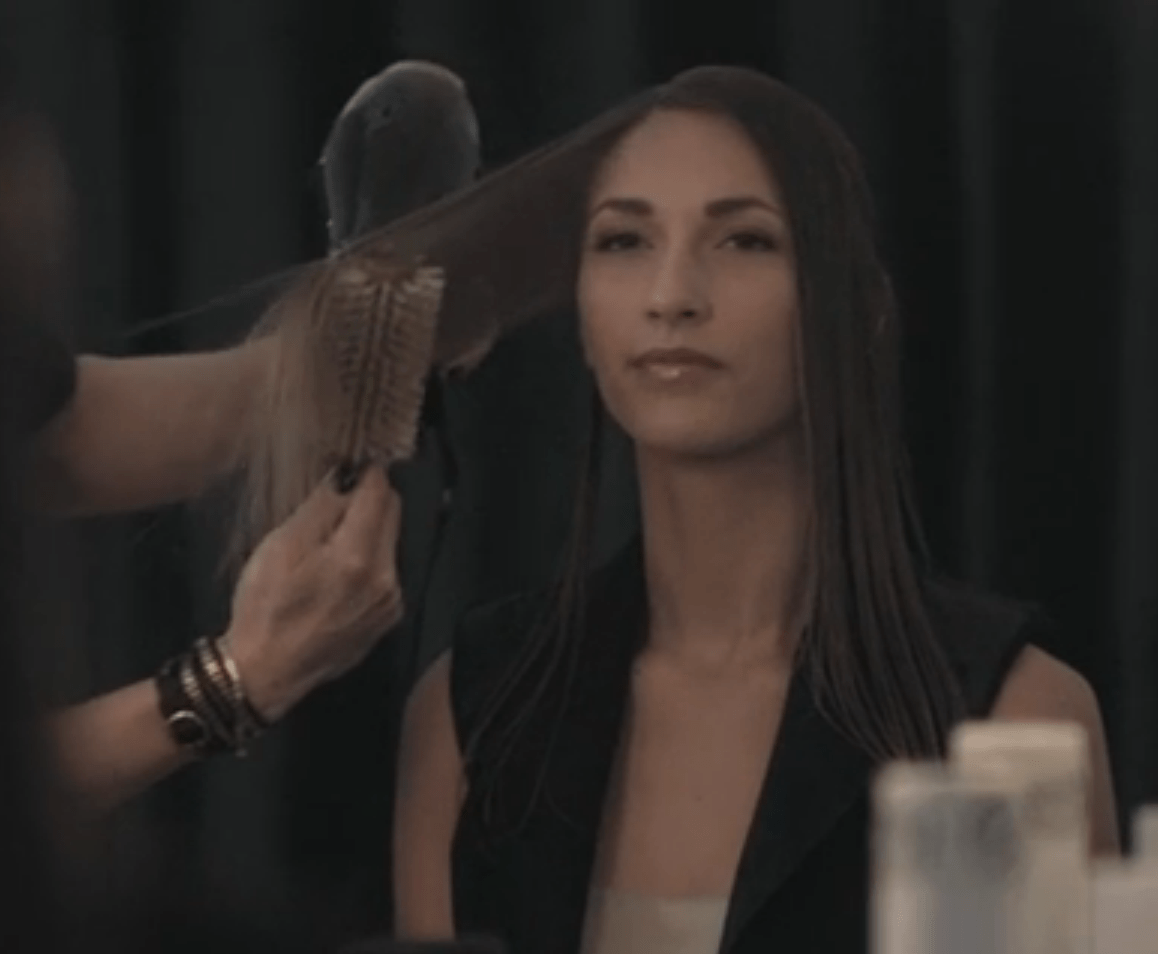 How Keep Your Hair Frizz-Free, All Day Long