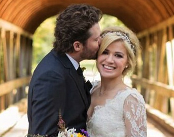 Kelly Clarkson Gets Married In A Stunning Gown