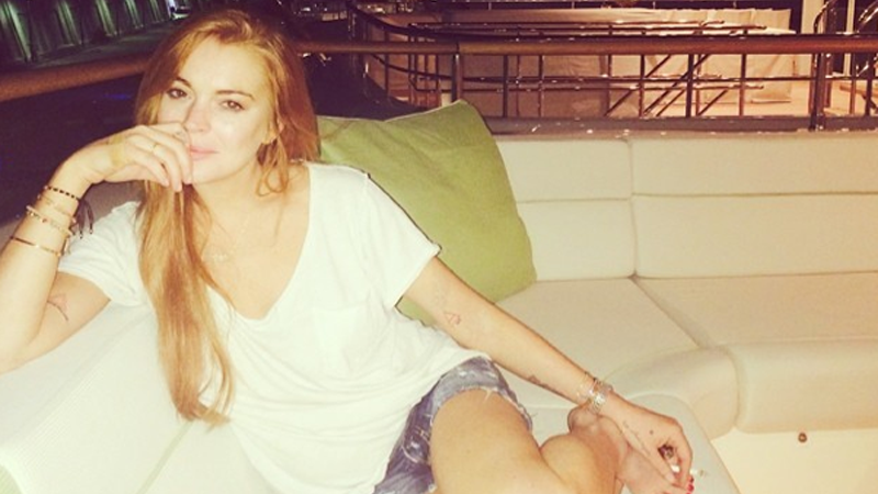 lindsay lohan shopping a tell-all book autobiography