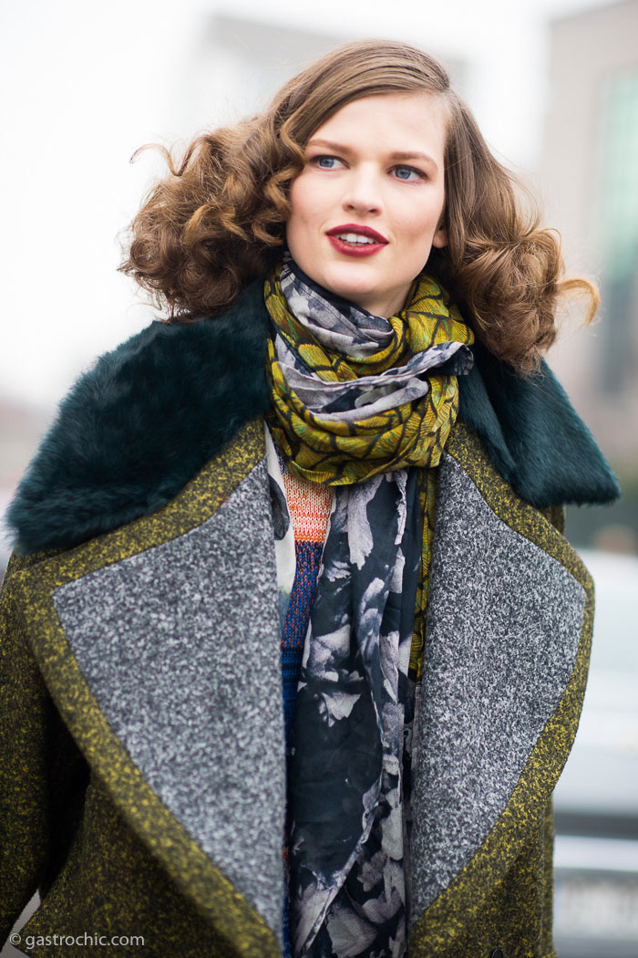 How to wear a scarf.