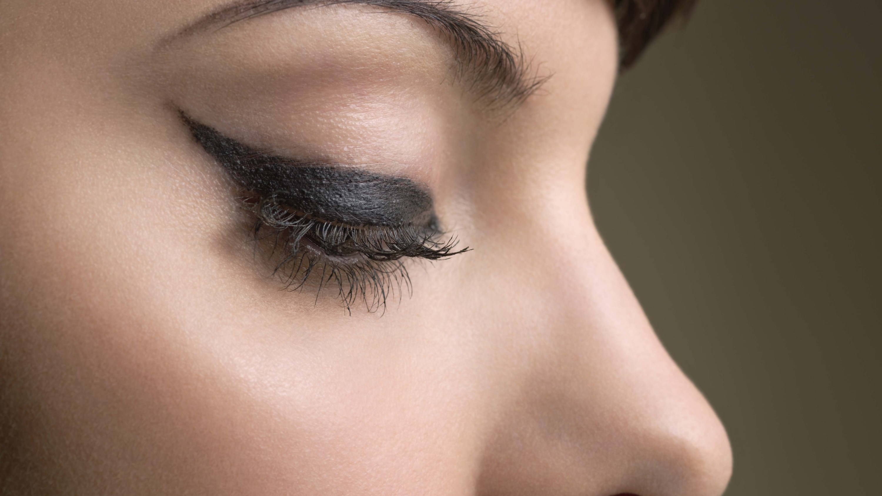 Winged Eyeliner How to Videos