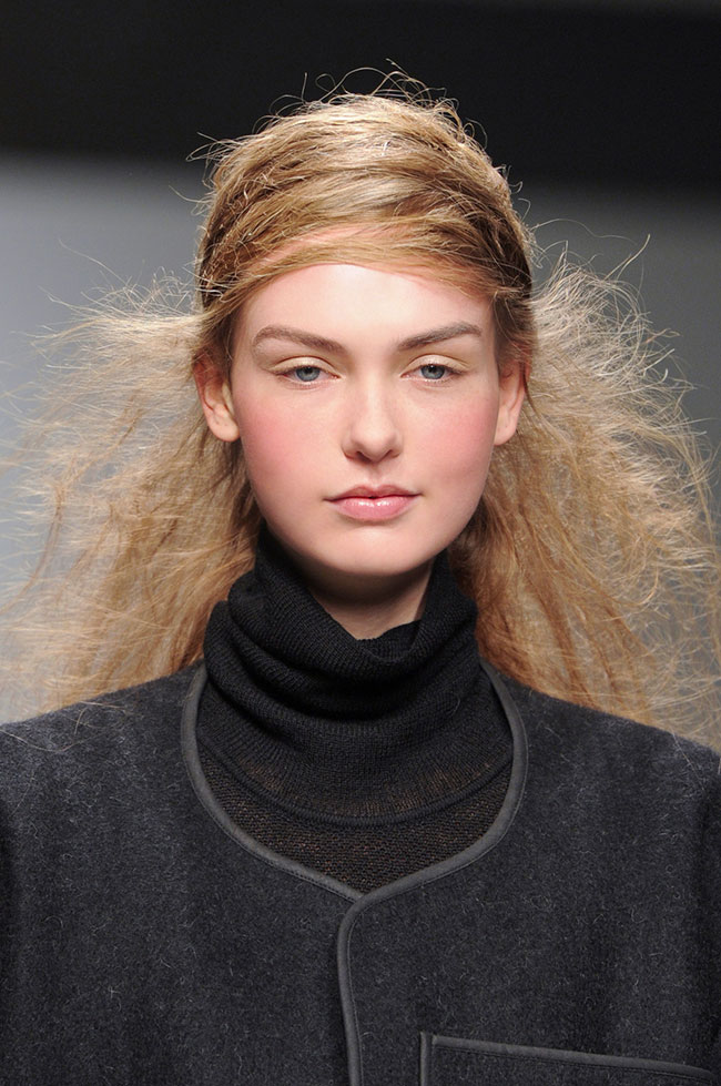 How To Handle Hair with Frizz and Flyaways During Winter