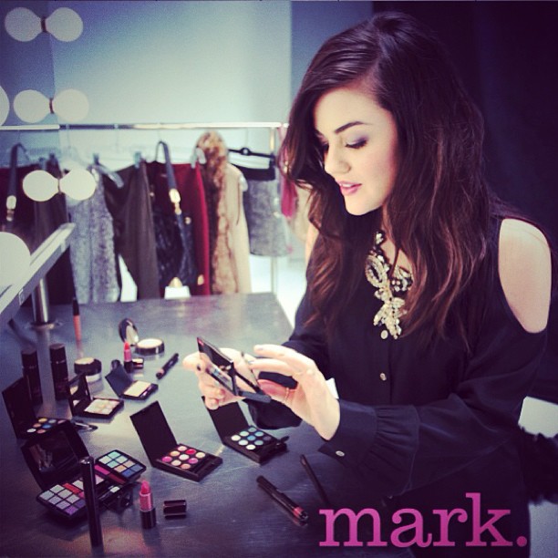 Kendall and Kylie Jenner to Write Young Adult Novel