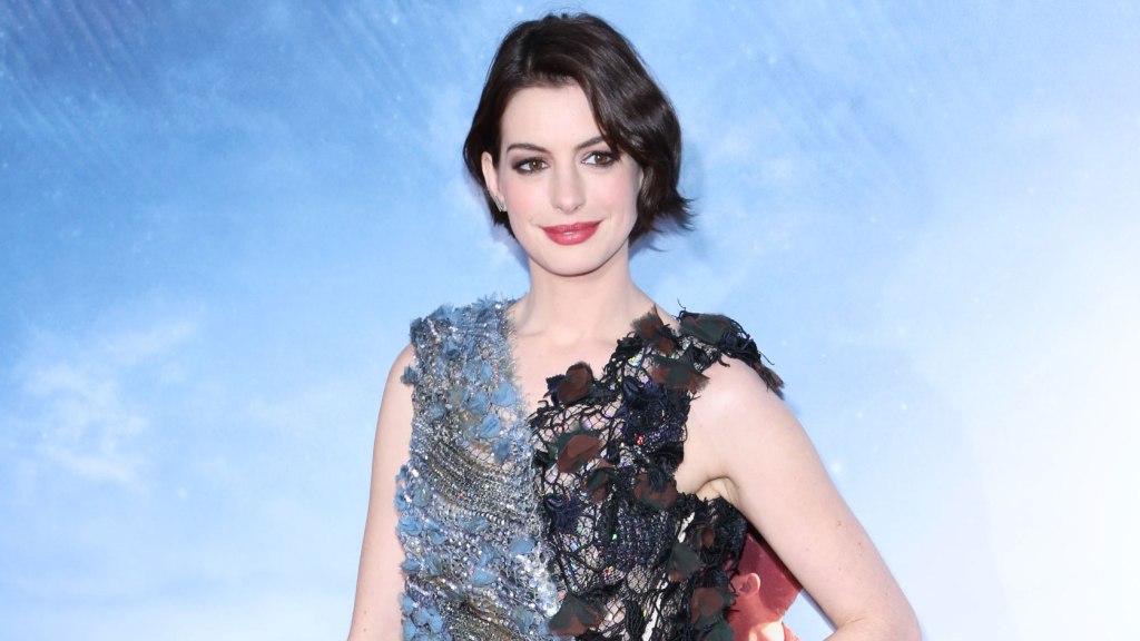 Anne-Hathaway