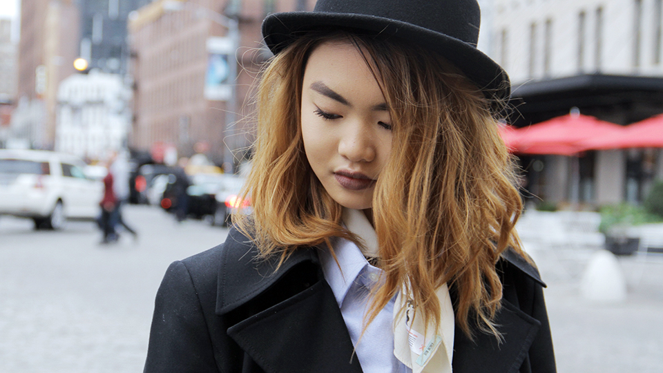 Taylor Swift falls off a treadmill for an Apple Music video.