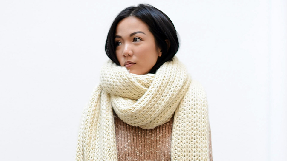 Taylor Swift falls off a treadmill for an Apple Music video.