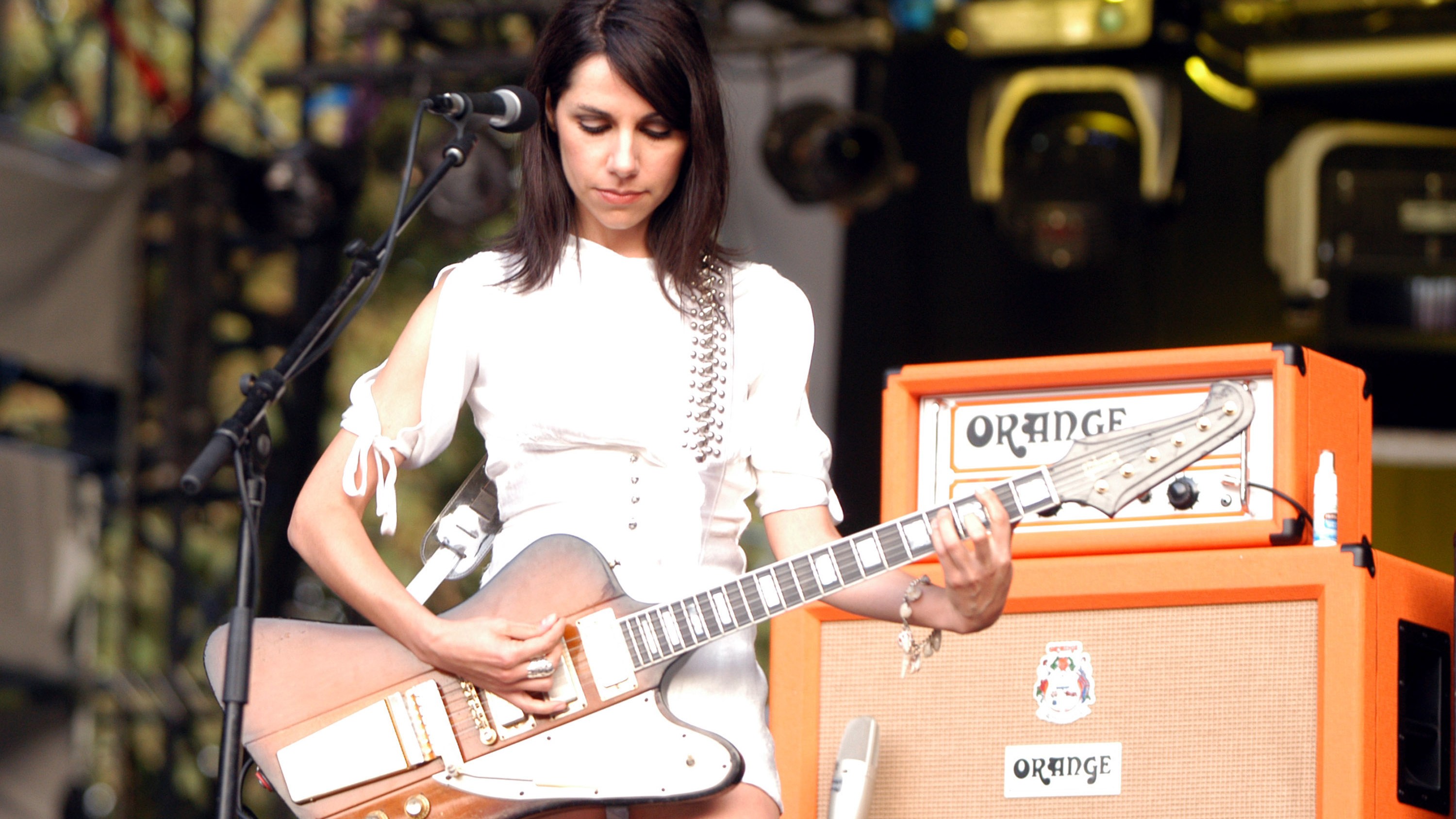 VIDEO: How to Contour, According Celebrity Makeup Artist Rae Morris