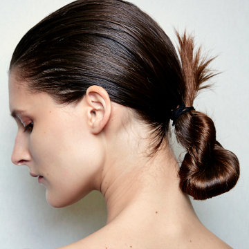 Here's Why Your Hair Gets So Greasy in Summer