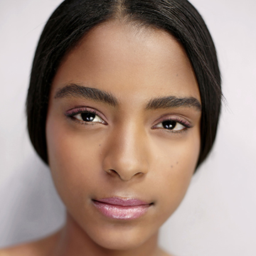 Gigi Hadid Haults Crasher During Chanel's Paris Fashion Show: Video