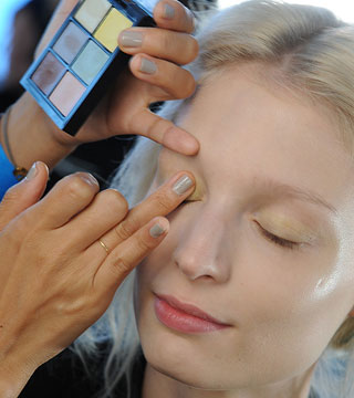 6 MacGyver Eyeshadow Tricks - Daily Makeover