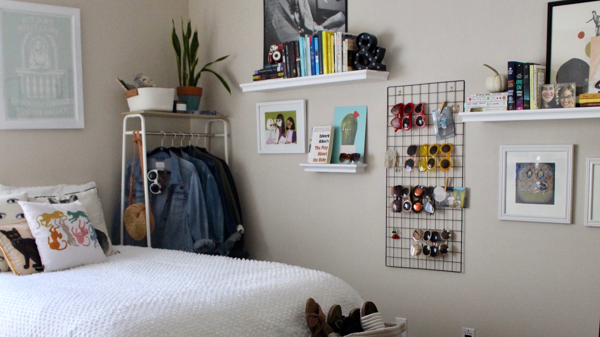 STYLECASTER | Small Bedroom Decorating Tips