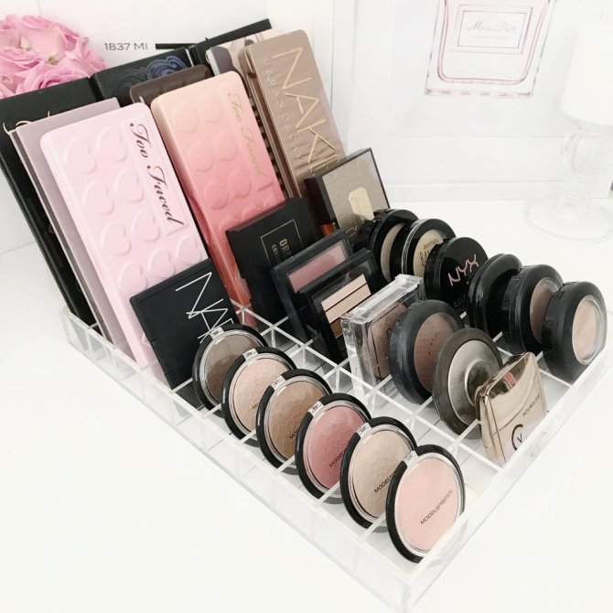 makeup-storage-vc-tray