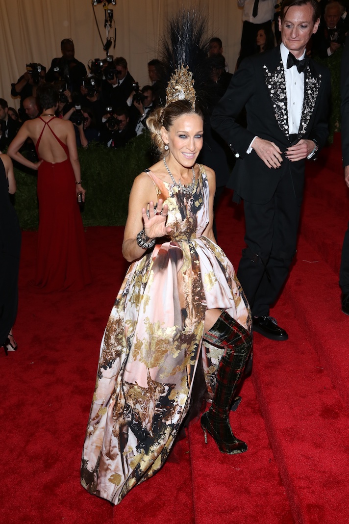 STYLECASTER | 43 Celebrity Met Gala Looks That Went Down in Fashion History