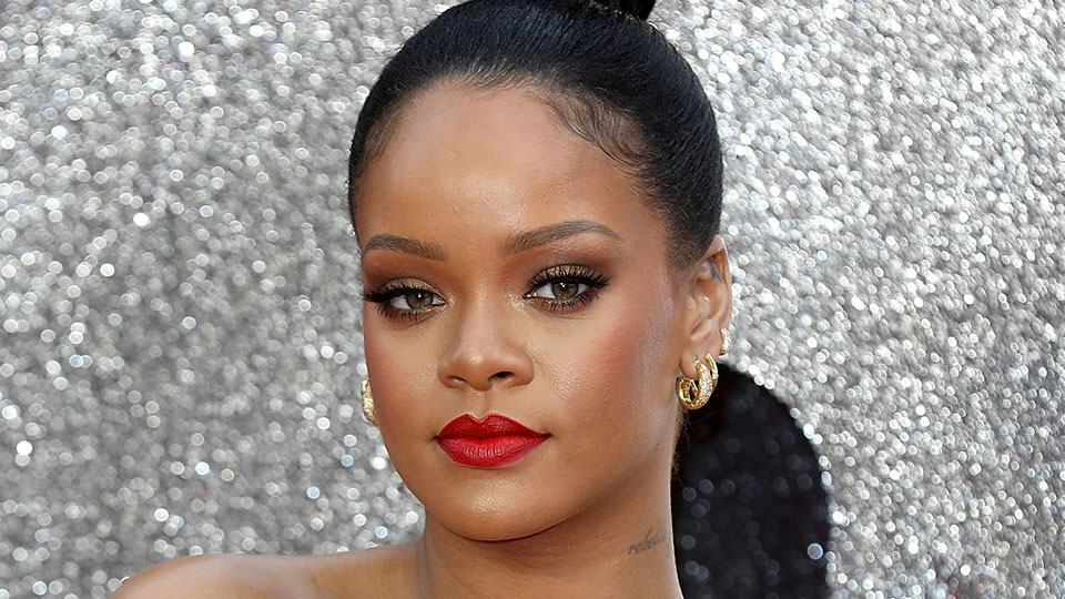 Proof That Rihanna Loves Fenty Gloss Bomb