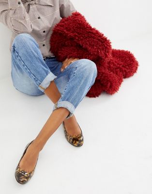 STYLECASTER | 11 Exciting New Ways to Wear Tortoise This Season