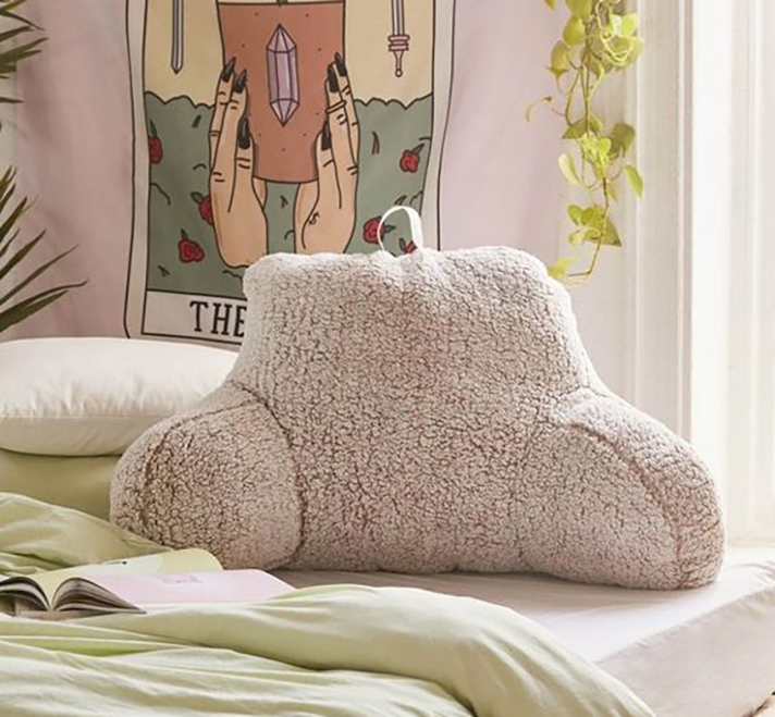 STYLECASTER | Pillows So Fuzzy They're Basically Blankets