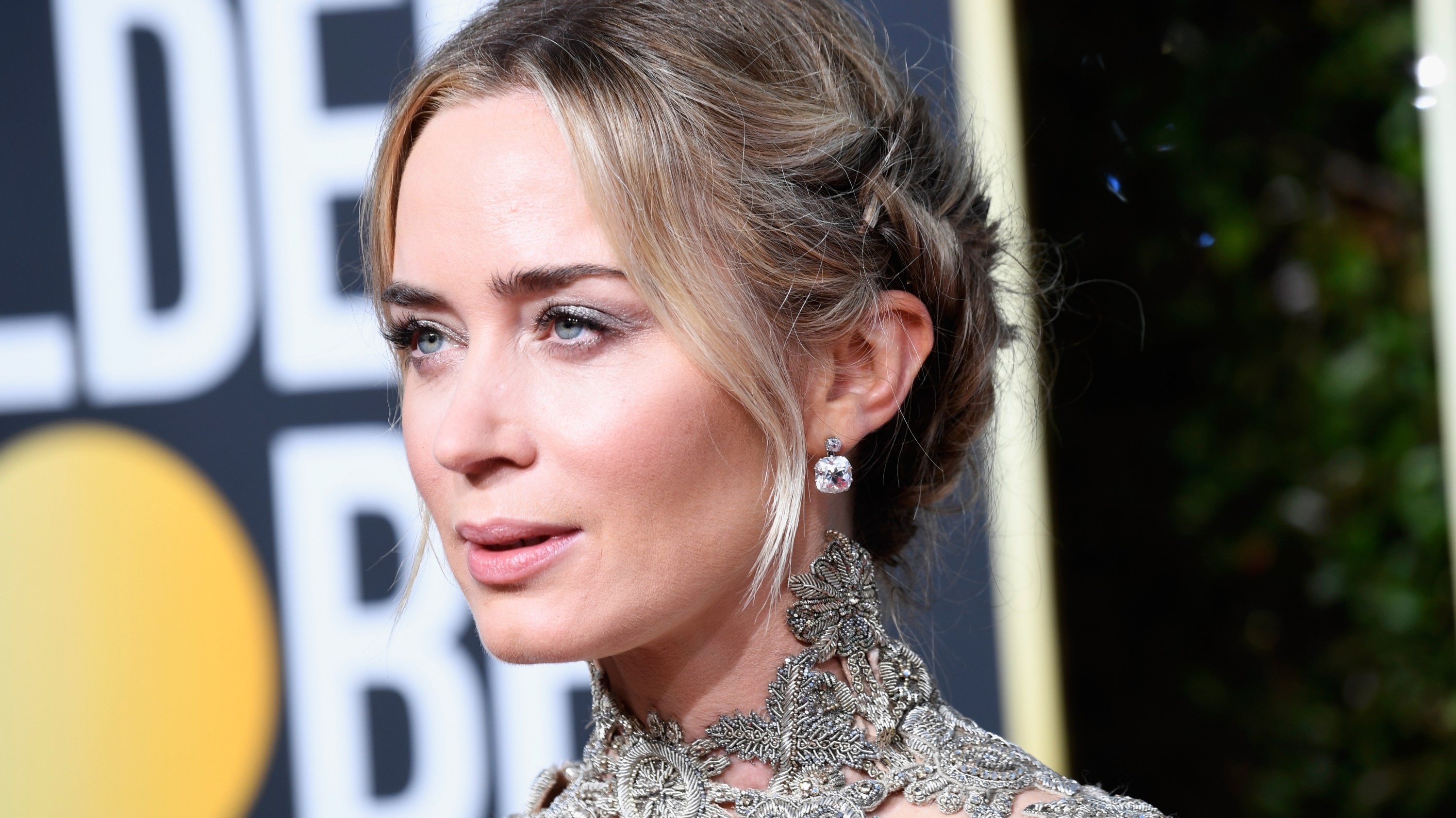 Emily Blunt Dons Understated 2019 Golden Globes Dress