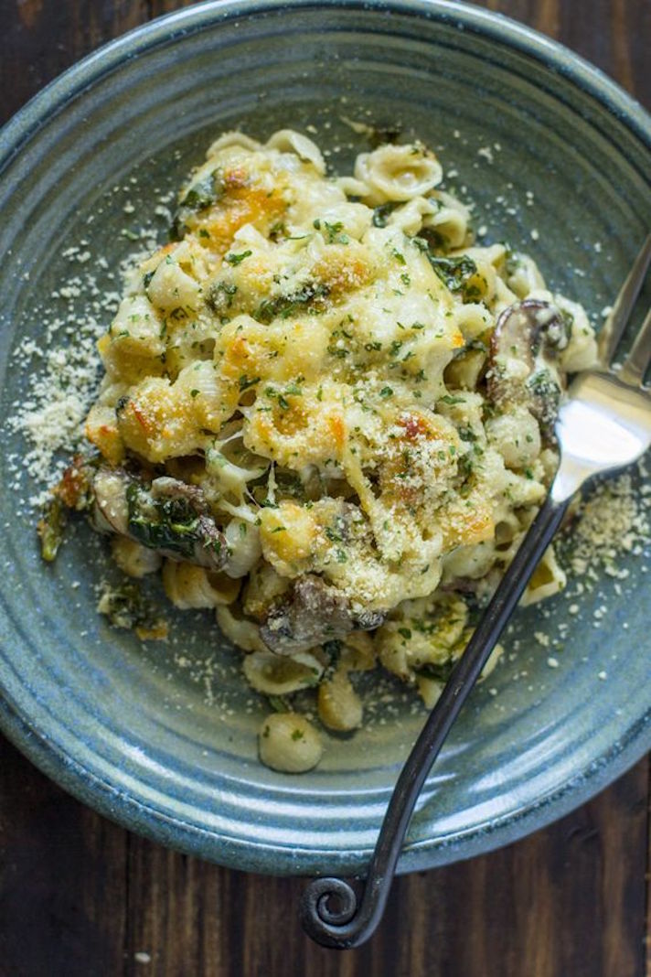 STYLECASTER | 17 Easy Baked Pasta Recipes That Are Cozy AF | Creamy Spinach and Mushroom Pasta Bake