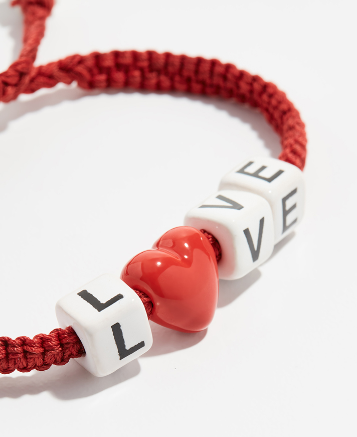STYLECASTER | Friendship Bracelets Might Be 2019's Most Nostalgic Trend Yet