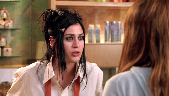 Lizzy Caplan in Mean Girls 
