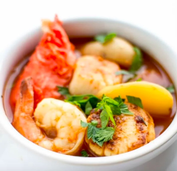 STYLECASTER | 17 Healthy Slow-Cooker Recipes to Add to Your Summer Arsenal | Seafood Stew