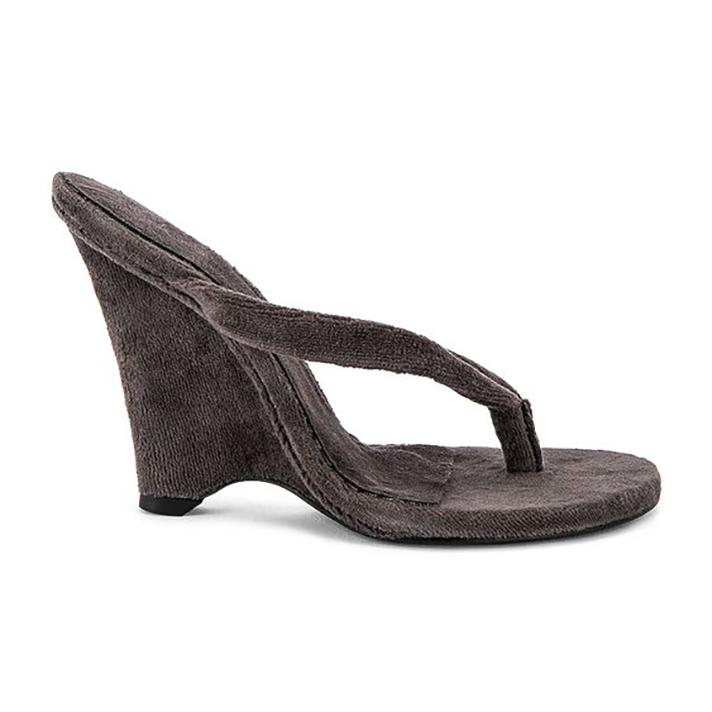 STYLECASTER | Are Flip-Flops Doomed to Be Forever Un-Cute?