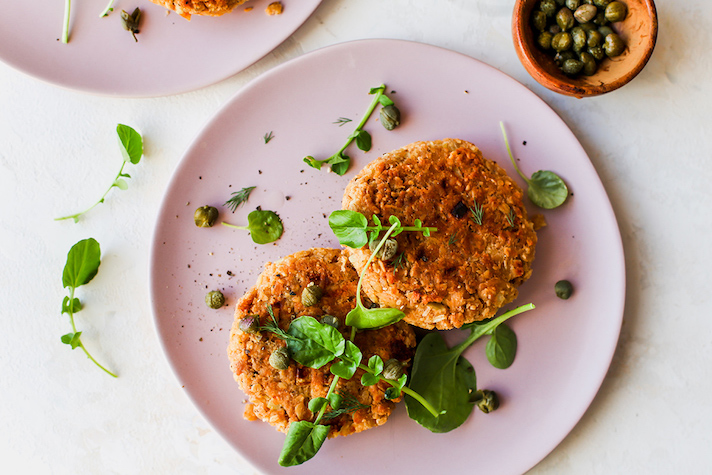 STYLECASTER | 17 High-Protein Summer Dinners With 5 Ingredients or Less | Salmon Burgers