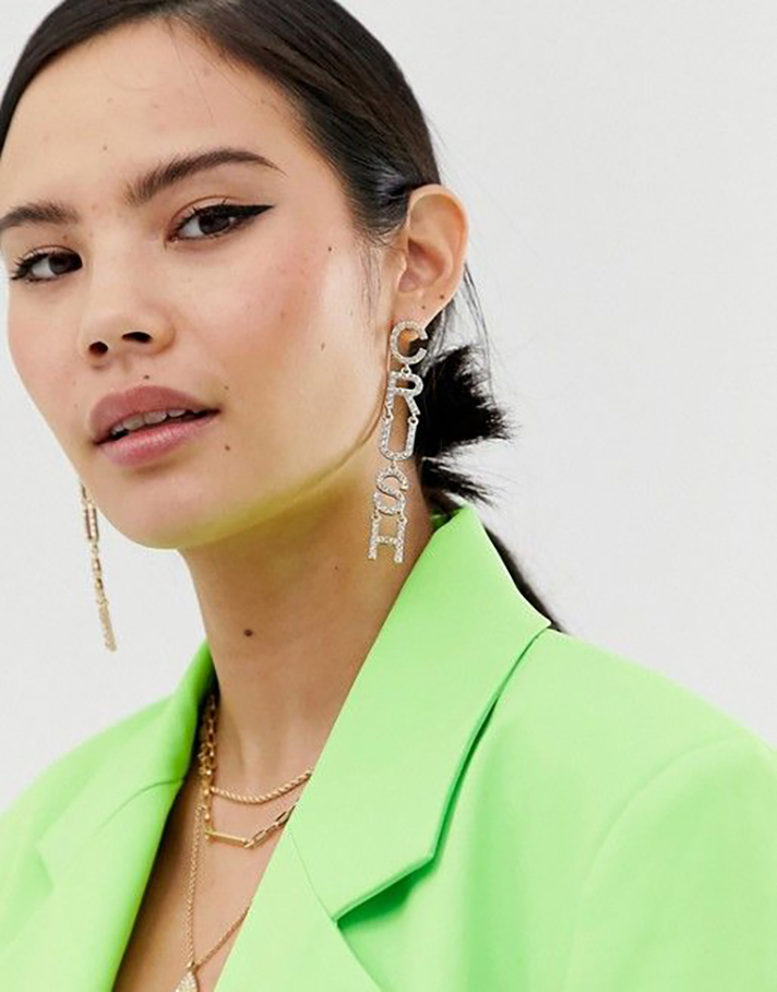 STYLECASTER | Word and Name Jewelry Is Having a Moment, Because Carrie Bradshaw Is a Forever Fashion Icon