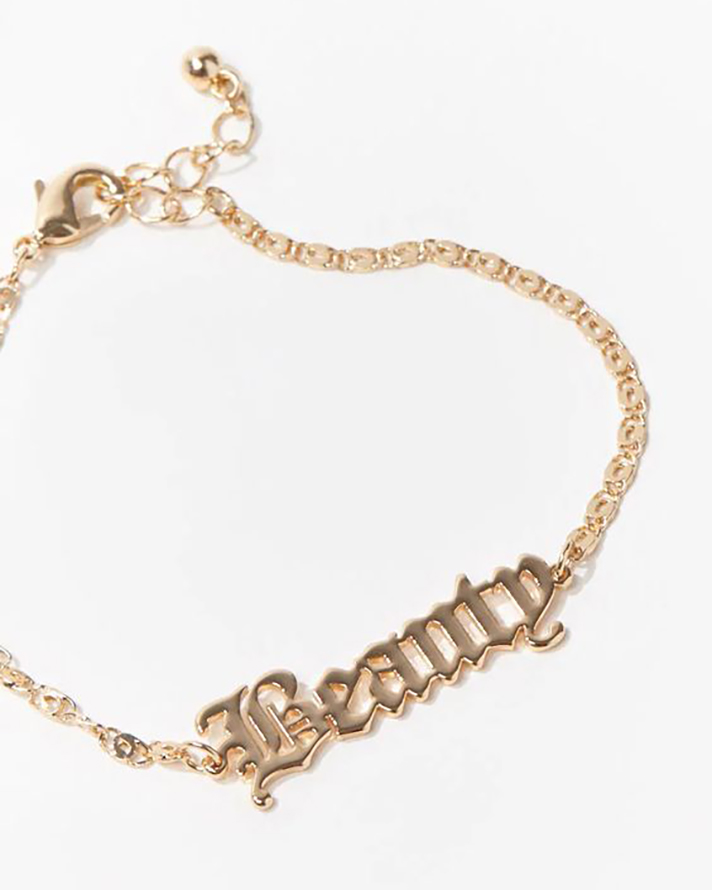 STYLECASTER | Word and Name Jewelry Is Having a Moment, Because Carrie Bradshaw Is a Forever Fashion Icon