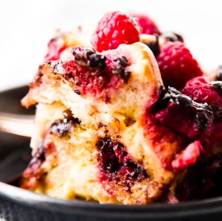 STYLECASTER | 17 Slow-Cooker Brunch Recipes Worth Staying In For | Raspberry Chocolate French Toast
