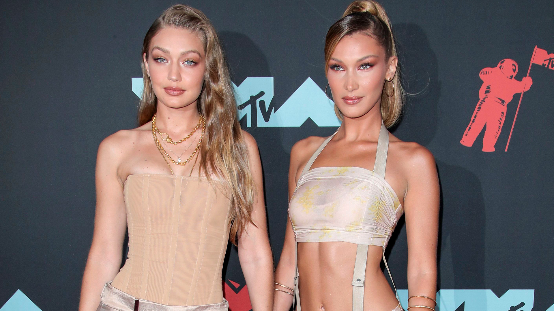 STYLECASTER | Here Are the Best Dressed Celebrities From the 2019 VMAs Red Carpet