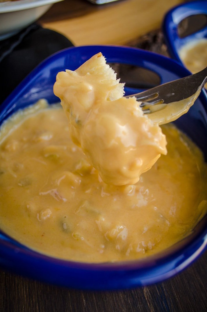 STYLECASTER | 17 Slow-Cooker Queso Dips So Sexy, I Could Cry | Cheesy Lobster, Shrimp, and Crab Dip