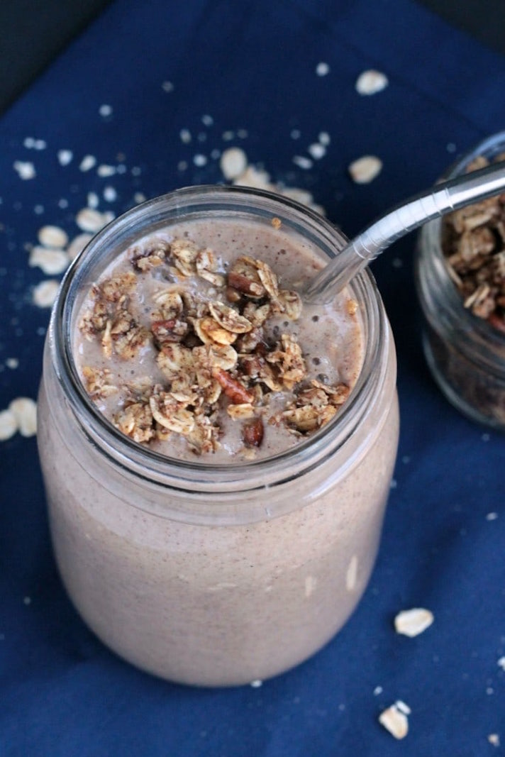 STYLECASTER | 17 High-Protein Vegan Smoothies That'll Keep You Going All Morning | Oatmeal-Cinnamon Smoothie With Oatmeal Cookie Crumble