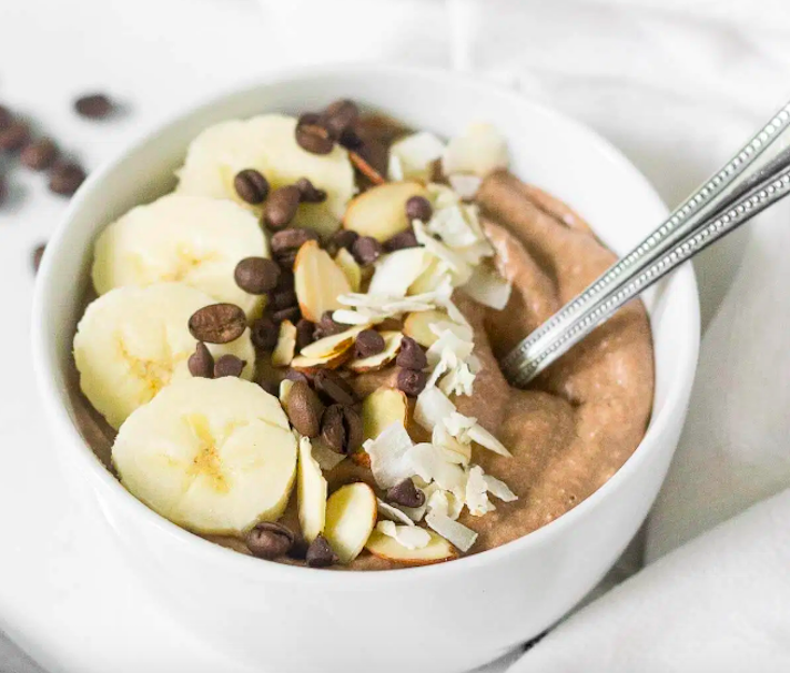STYLECASTER | 15 Easy Coffee Smoothies That'll Turn You Into A Morning Person | Mocha Protein Smoothie Bowl