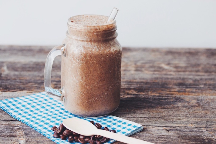 STYLECASTER | 15 Easy Coffee Smoothies That'll Turn You Into A Morning Person | Vanilla Latte Smoothie