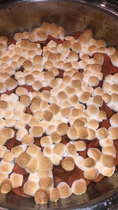 Kylie-Jenner-Friendsgiving-3