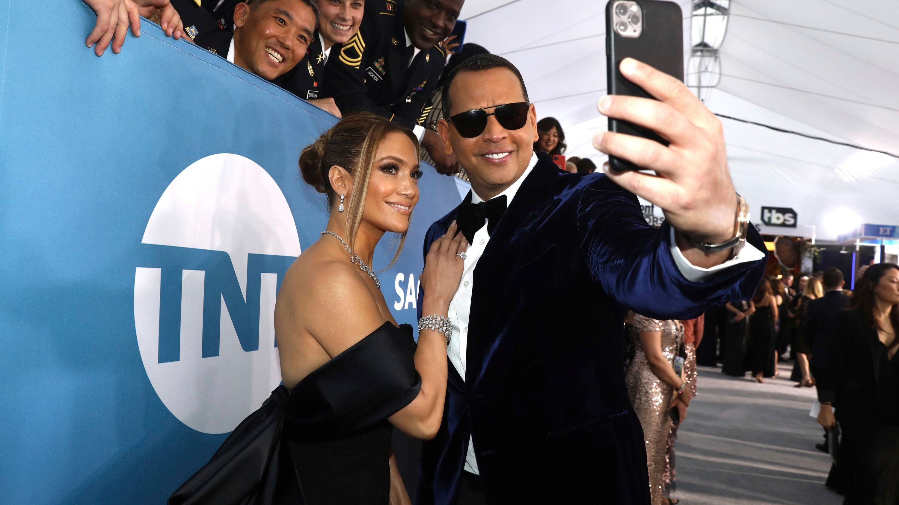 Jennifer-lopez-alex-rodriguez-super-bowl-image