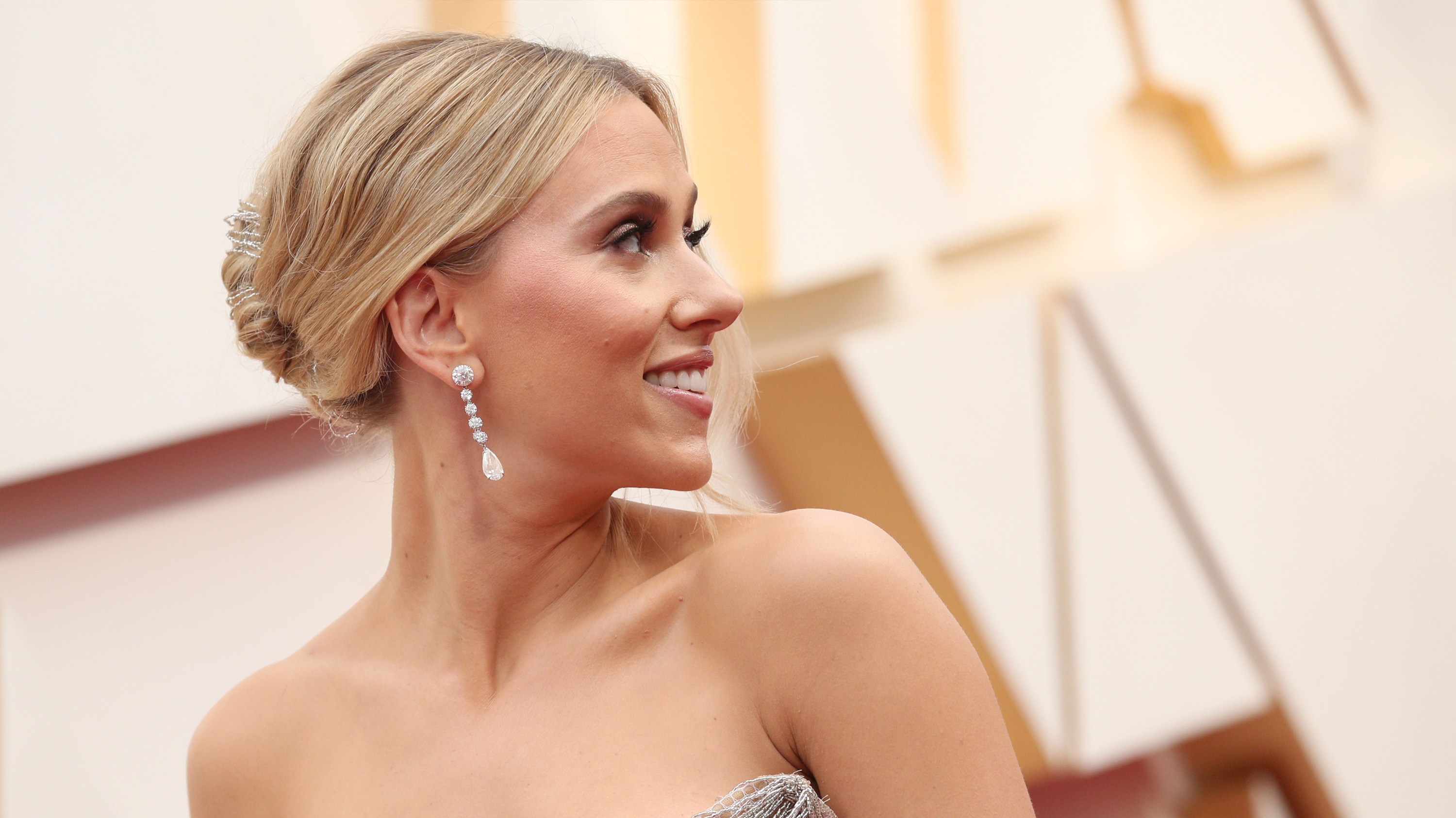 scarlet Johansson oscars look 2020