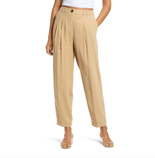 STYLECASTER | Taylor swift khakis CMAs