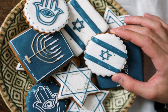 STYLECASTER | Hanukkah Zoom Backgrounds