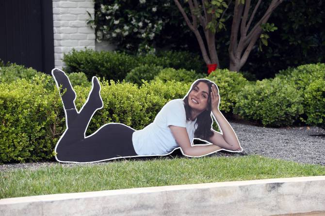 Ana de Armas Cardboard Cutout