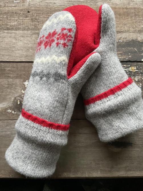 STYLECASTER | Bernie Sanders mittens