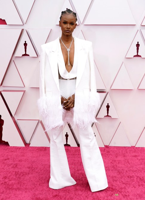 STYLECASTER | Oscars Fashion 2021