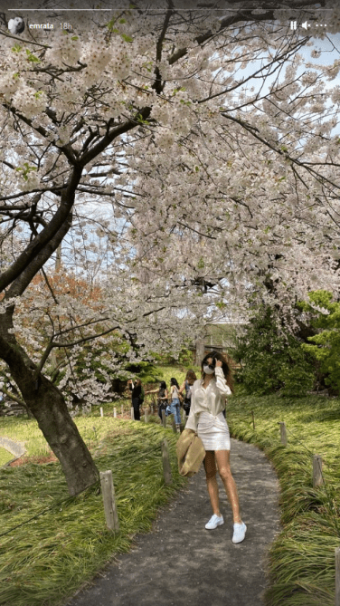 STYLECASTER | Emily Ratajkowski Zara Skirt