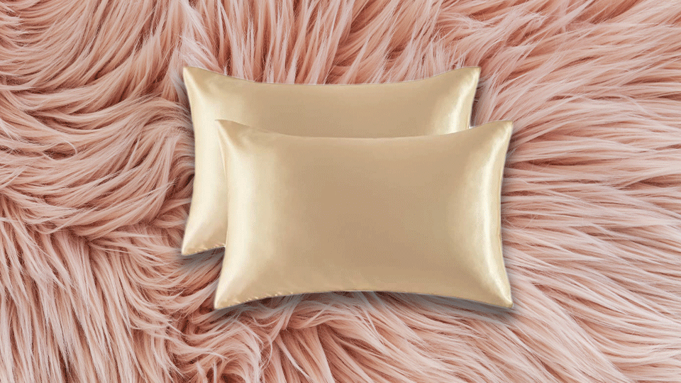 StyleCaster | Bedsure Satin Pillowcase Review