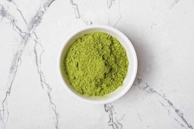 STYLECASTER | Iced Matcha Latte Recipe