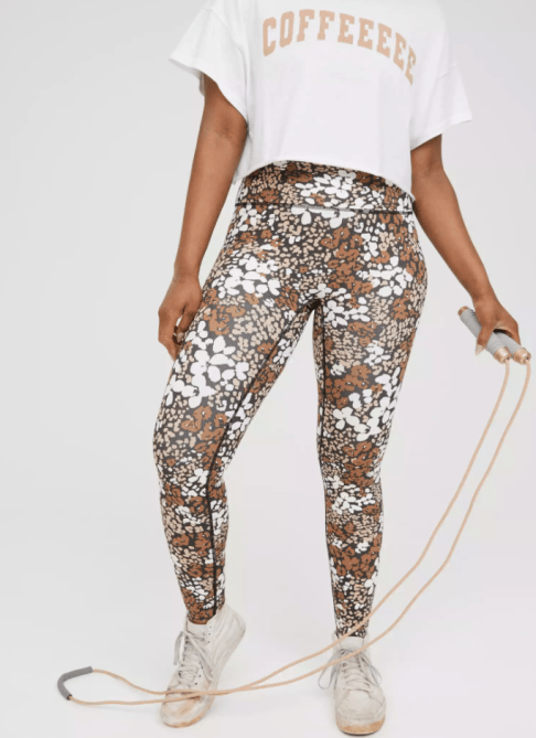 STYLECASTER | Jennifer Lopez's Printed Leggings