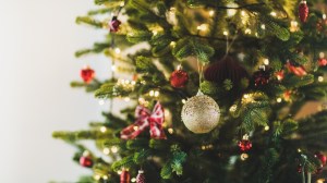 StyleCaster | When Should You Take Down the Christmas Tree?