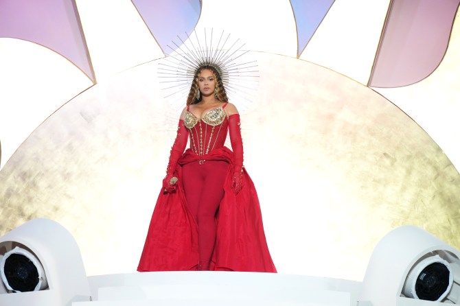 STYLECASTER | Beyonce Grammy Awards Look 2023