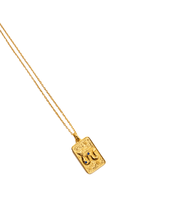 A Seree gold necklace with an embossed dragon pendant